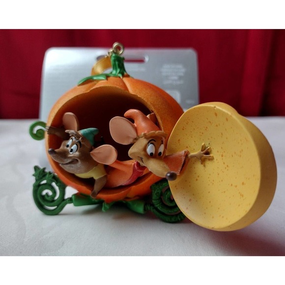 Disney´s Jaq & Gus Cinderella Pumpkin Coach Ornament...